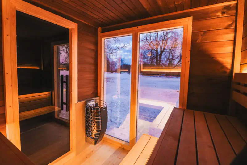 Badstuhytte Patio L i thermowood, med omkledningsrom